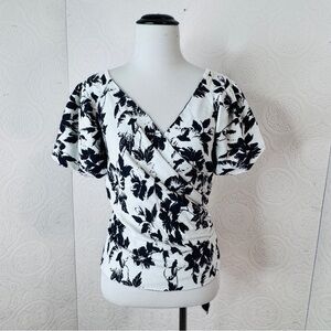CLUB MONACO Knit Top Size Medium White Black Floral Wrap Balloon Short Sleeves